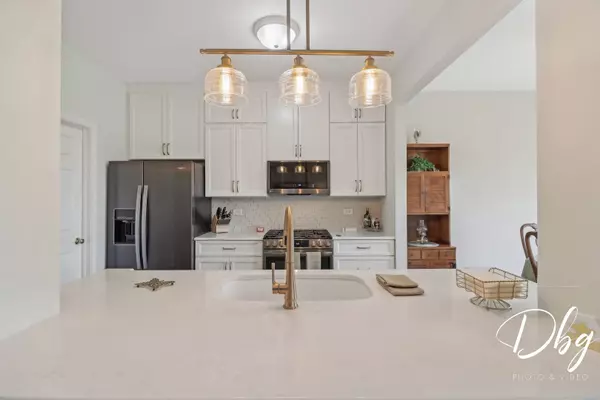 572 N Fox TRL, Round Lake, IL 60073