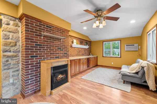 128 GOLF HILLS RD, Havertown, PA 19083