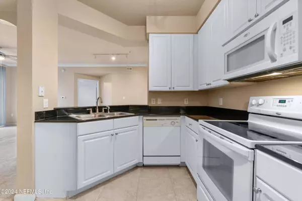 8539 GATE Pkwy W #1421, Jacksonville, FL 32216