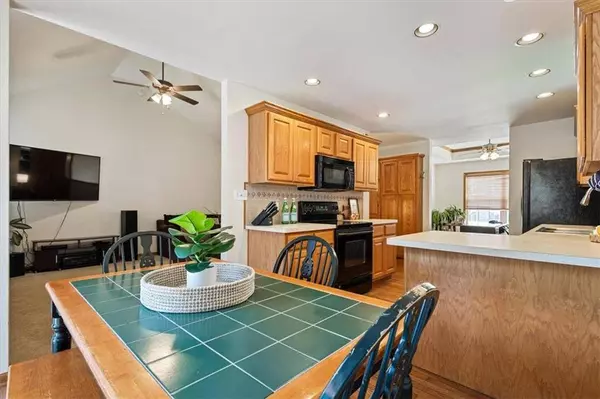 920 Jasara CIR, Baldwin City, KS 66006