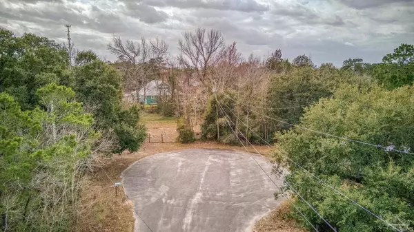 5609 Monument Ct, Gulf Breeze, FL 32563