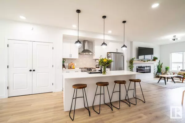 2939 COUGHLAN GR SW, Edmonton, AB T6W 3X6