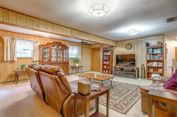 360 W Southern Avenue, Saginaw, TX 76179