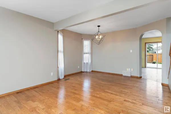 17055 114 ST NW, Edmonton, AB T5X 5X7