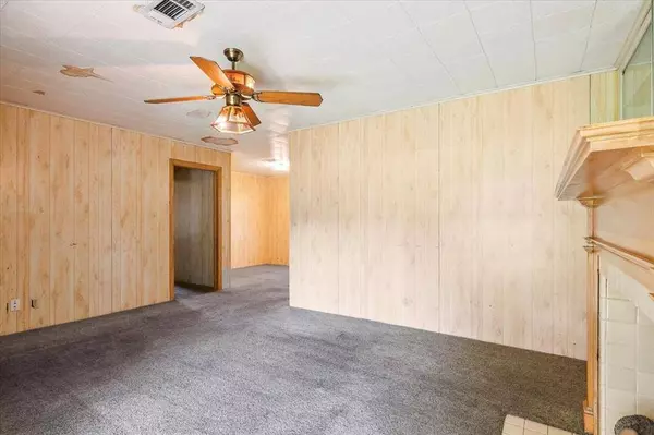 6225 Monroe ST, Groves, TX 77619