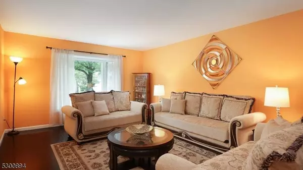 4 Lorien Pl, Hillsborough Twp., NJ 08844