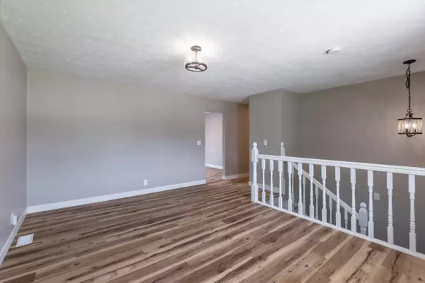 4004 BEL AIR DR, Council Bluffs, IA 51501