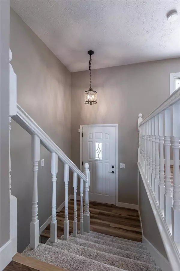 4004 BEL AIR DR, Council Bluffs, IA 51501