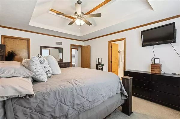 920 Jasara CIR, Baldwin City, KS 66006