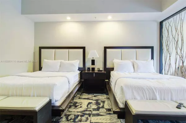 5300 NW 87th Ave #915, Doral, FL 33178