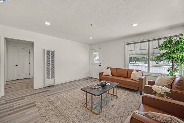 1306 W 10th St, Antioch, CA 94509