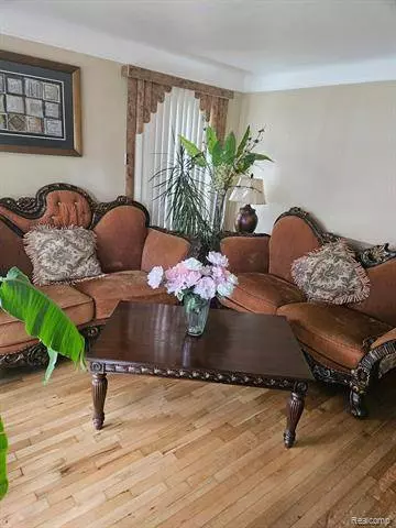 22796 ROXANA Avenue, Eastpointe, MI 48021