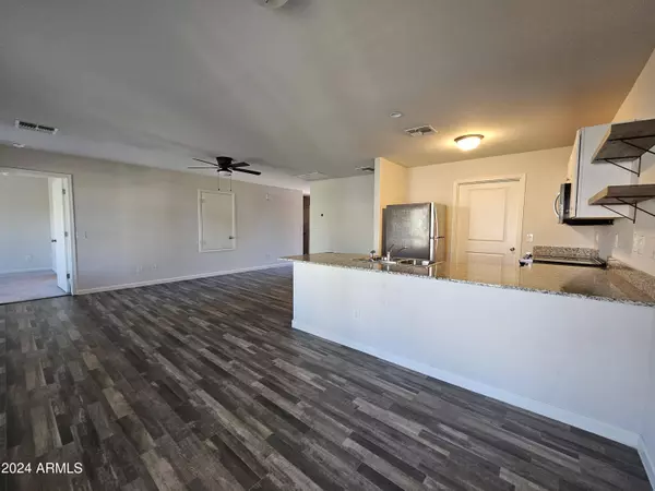 1074 W GREYHAWK Loop, Casa Grande, AZ 85122