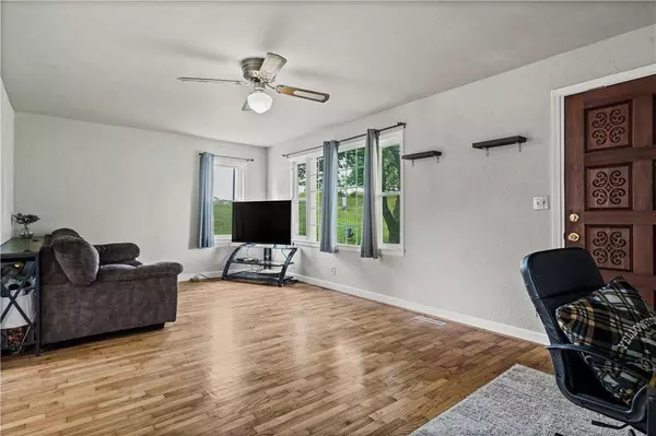 15759 Loring RD, Bonner Springs, KS 66012