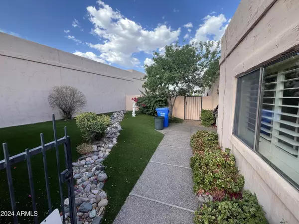 9425 N 25TH Street, Phoenix, AZ 85028