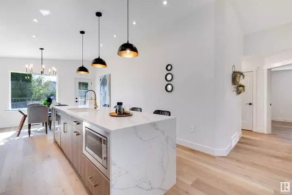 38 OAKDALE PL, St. Albert, AB T8N 6M2