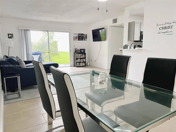 3461 NW 44th St #106, Oakland Park, FL 33309