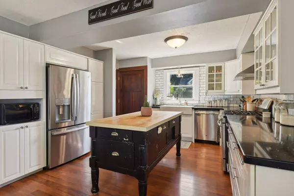 102 7th AVE N, Hopkins, MN 55343