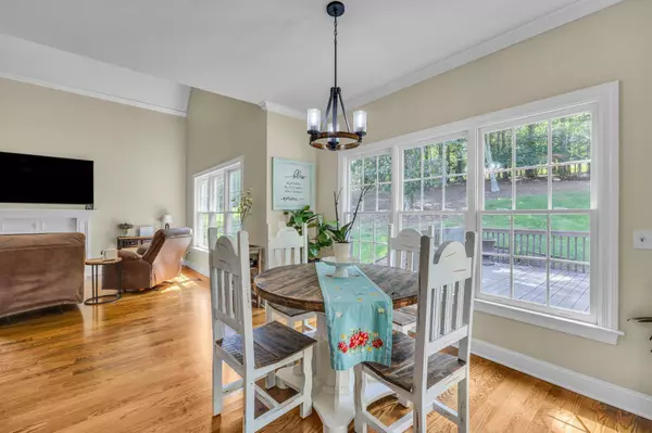 11171 Captains Cove Dr, Soddy Daisy, TN 37379