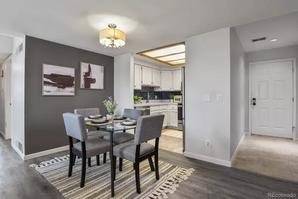 10349 E Peakview AVE #B, Englewood, CO 80111