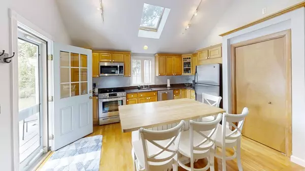 21 Robert Arthur Way, South Dennis, MA 02660