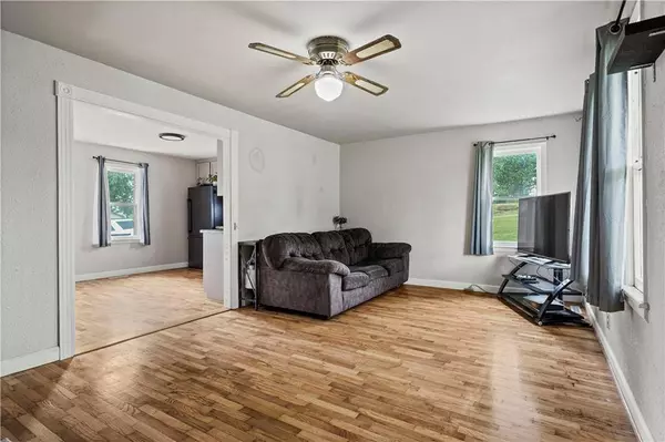 15759 Loring RD, Bonner Springs, KS 66012