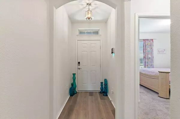 5853 Wake Robin Drive, Fort Worth, TX 76123