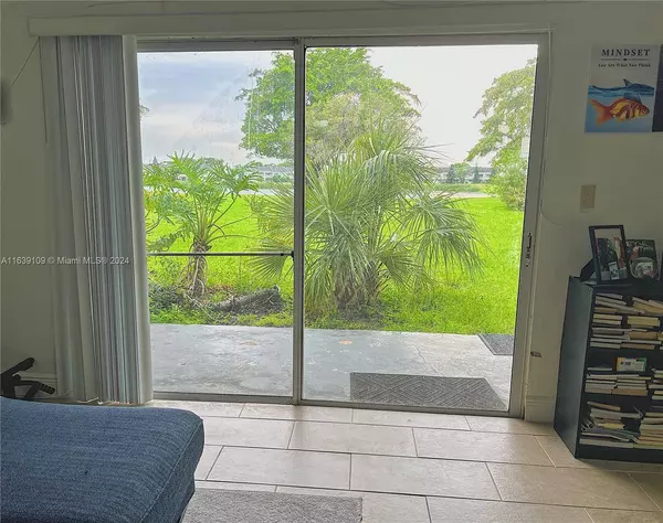 3461 NW 44th St #106, Oakland Park, FL 33309