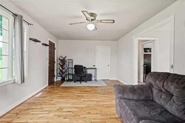 15759 Loring RD, Bonner Springs, KS 66012