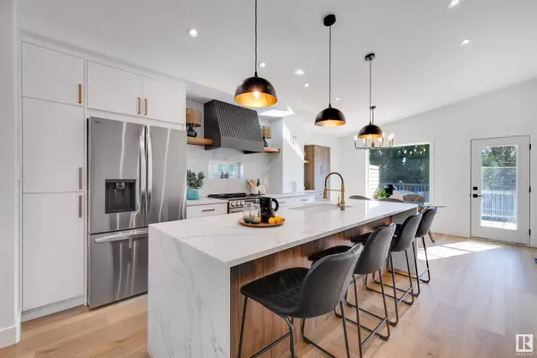 38 OAKDALE PL, St. Albert, AB T8N 6M2