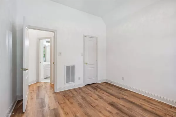 8512 Bridge Street, North Richland Hills, TX 76180