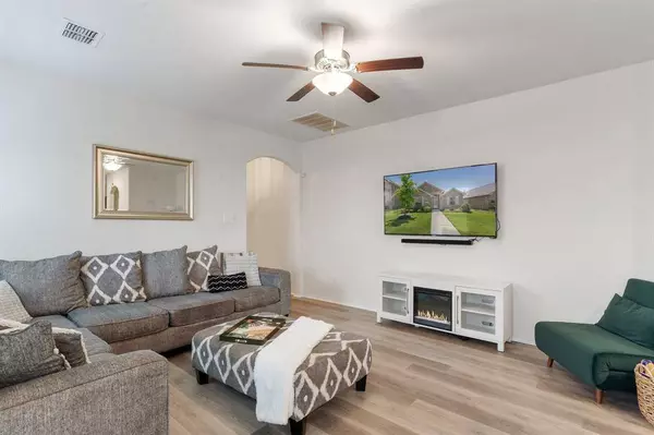 5853 Wake Robin Drive, Fort Worth, TX 76123