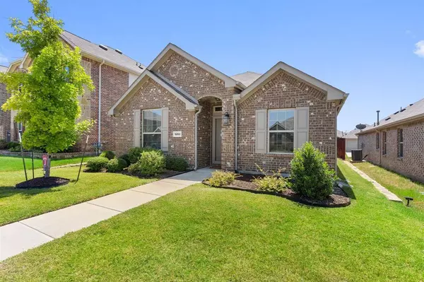 5853 Wake Robin Drive, Fort Worth, TX 76123