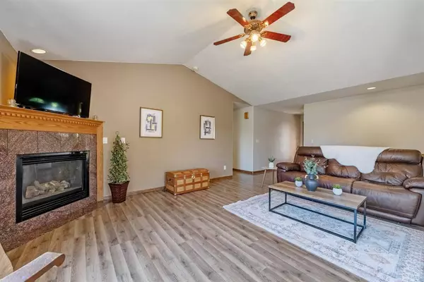 30 Coyote Ct, North Liberty, IA 52317