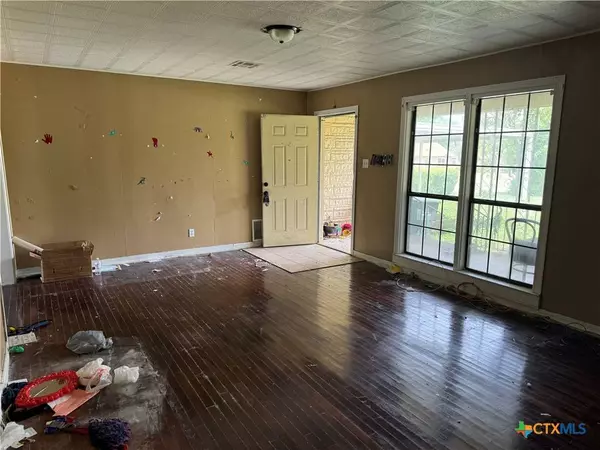 906 N 15th ST, Temple, TX 76501