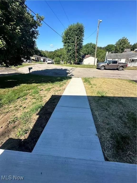 120 Dana Lynn DR, Wintersville, OH 43953