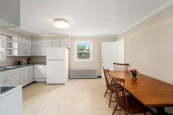 118 Beach Rd, Bristol, RI 02809