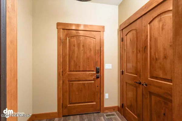 1090 W Bluff View DR, Wasilla, AK 99654