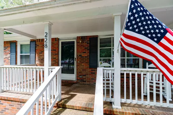 228 Sherwood Dr, Manchester, TN 37355