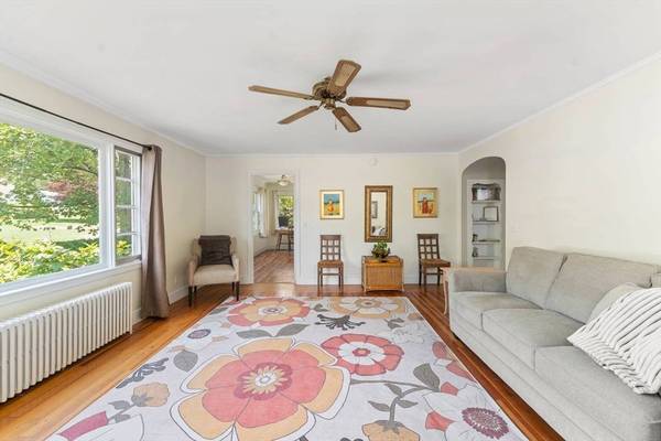 118 Beach Rd, Bristol, RI 02809