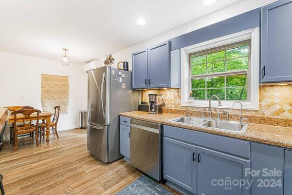 1089 Old Mill RD, Hendersonville, NC 28792