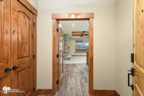 1090 W Bluff View DR, Wasilla, AK 99654