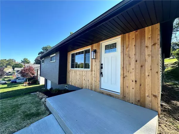 120 Dana Lynn DR, Wintersville, OH 43953