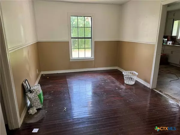 906 N 15th ST, Temple, TX 76501