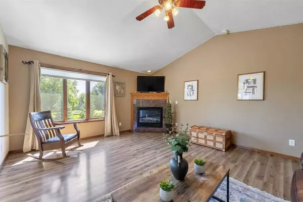 30 Coyote Ct, North Liberty, IA 52317