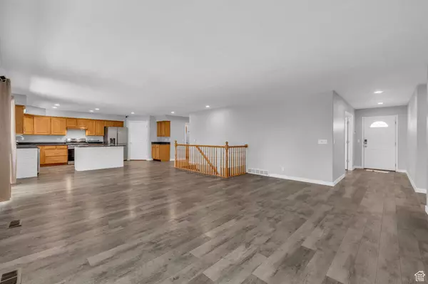 4373 LENNOX DR, South Jordan, UT 84095