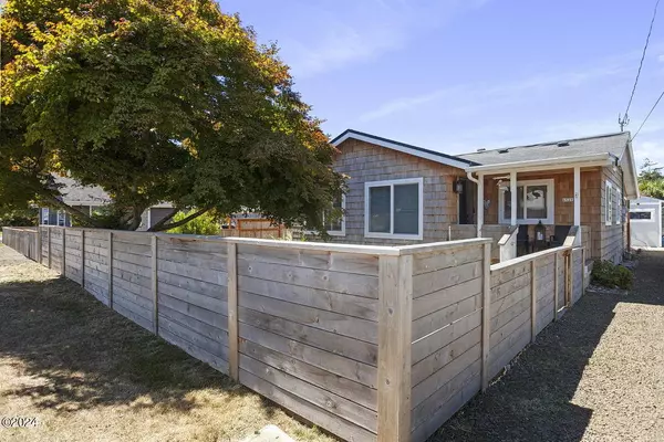 6521 SW Harbor AVE, Lincoln City, OR 97367