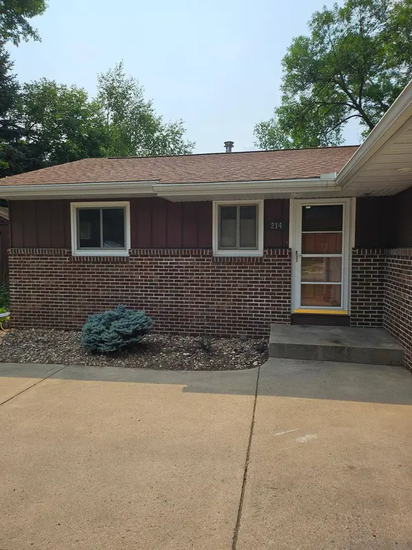 214 Carrow CIR, Marshall, MN 56258