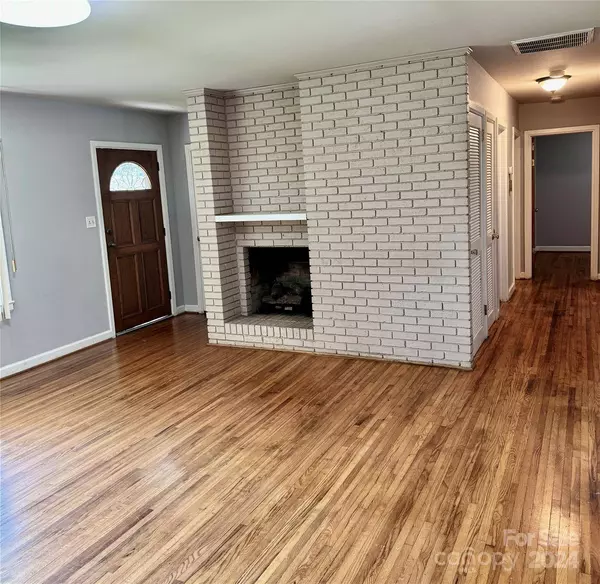 207 Stacy ST, Morganton, NC 28655