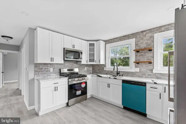 15 CLOVERDALE RD, Blackwood, NJ 08012